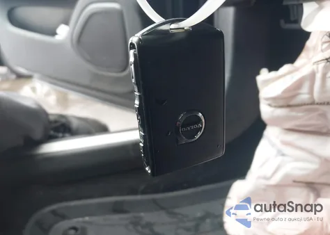 2022 Volvo S60 B5 Momentum z USA, uszkodzony, nr VIN 7JRL12FZXNG161953